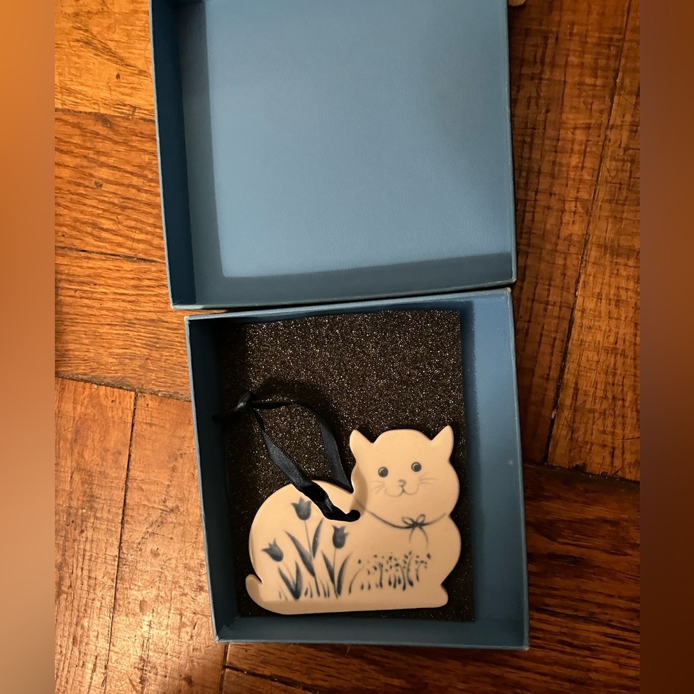 Vintage Russ Berrie Ceramic Cat Ornament with Navy Ribbon and 🎁 box🥰🥰